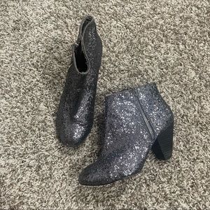 Betsey Johnson gunmetal glitter booties 5.5